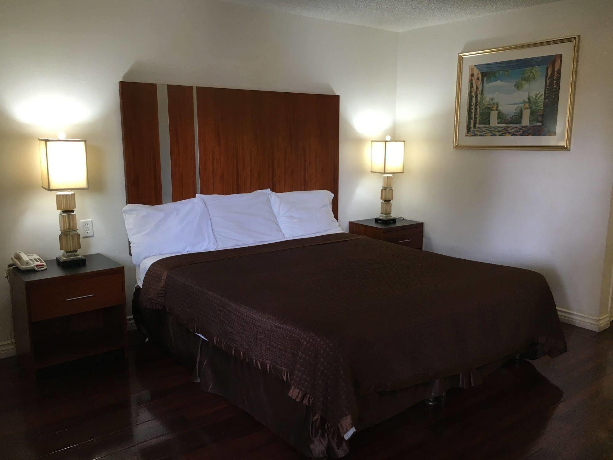 Riverside Inn & Suites מראה חיצוני תמונה