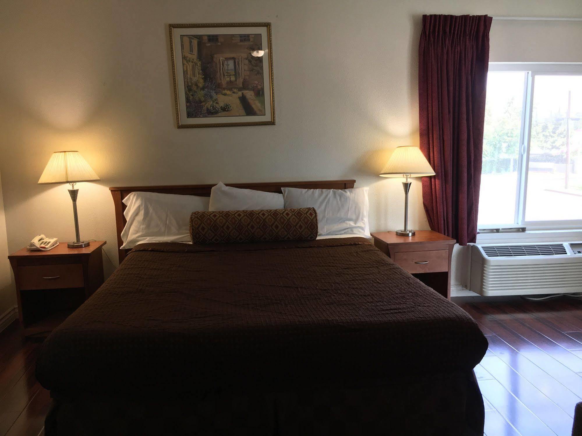 Riverside Inn & Suites מראה חיצוני תמונה