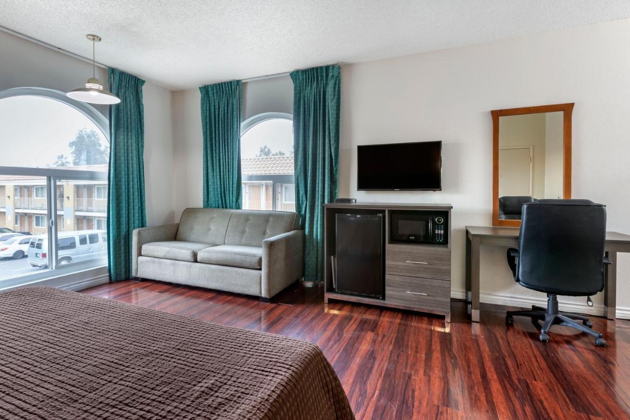 Riverside Inn & Suites מראה חיצוני תמונה