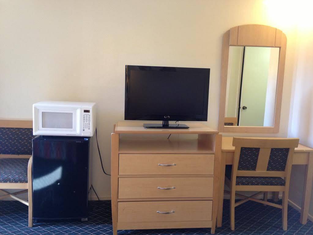 Riverside Inn & Suites מראה חיצוני תמונה